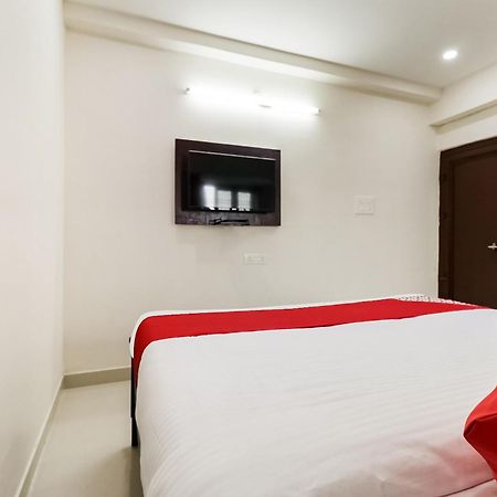 Hotel Oyo Victory Grand Tadepalle Exterior foto