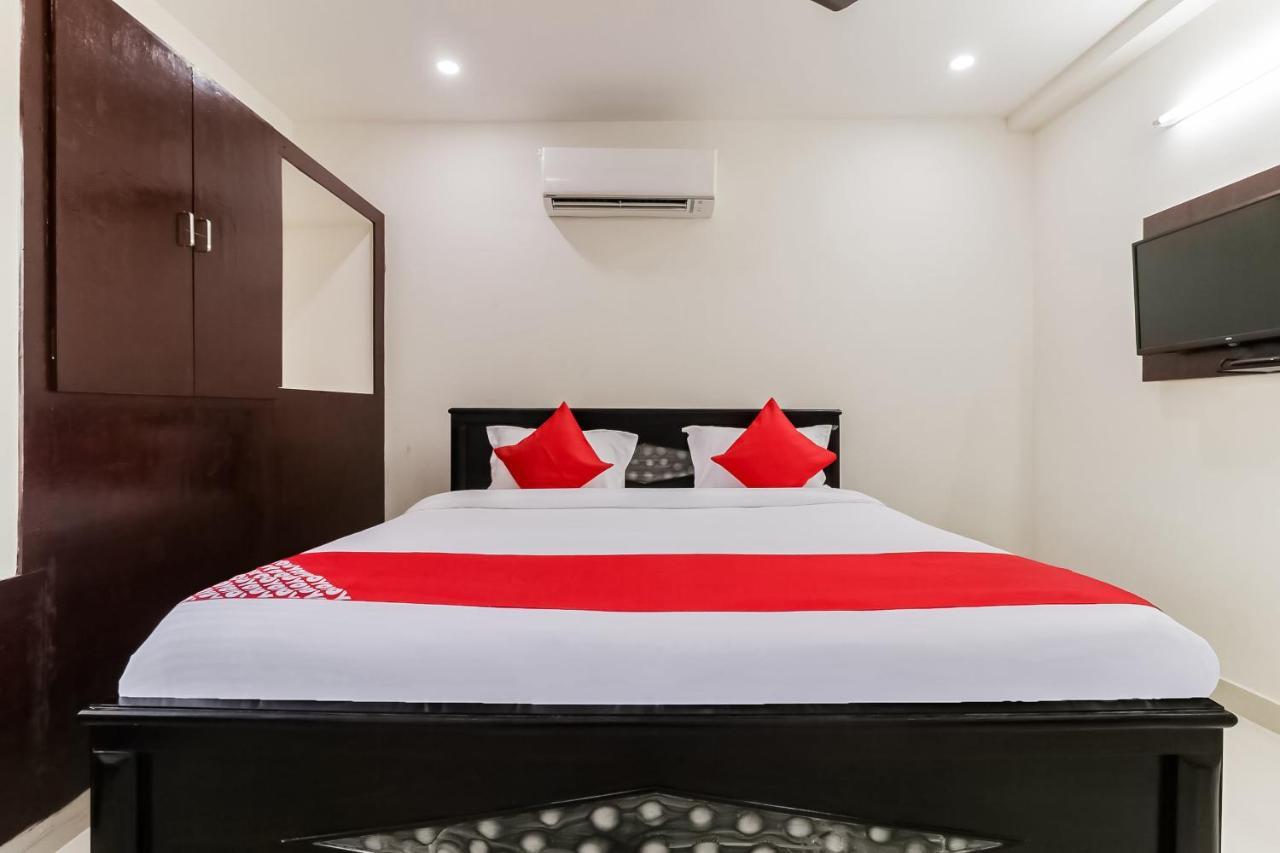 Hotel Oyo Victory Grand Tadepalle Exterior foto
