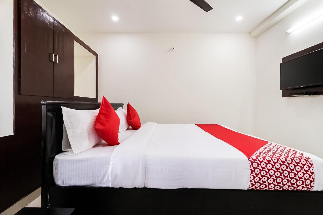 Hotel Oyo Victory Grand Tadepalle Exterior foto