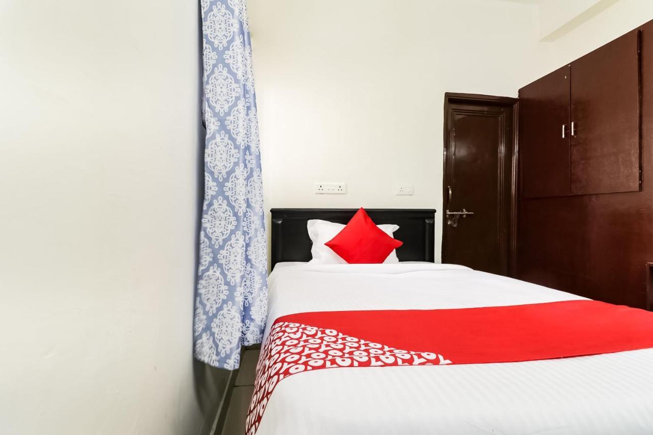 Hotel Oyo Victory Grand Tadepalle Exterior foto