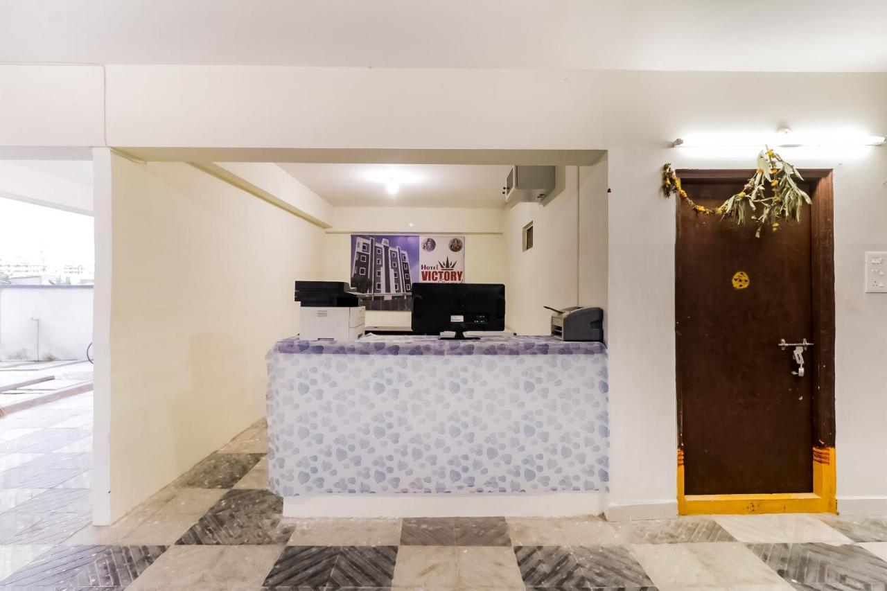 Hotel Oyo Victory Grand Tadepalle Exterior foto