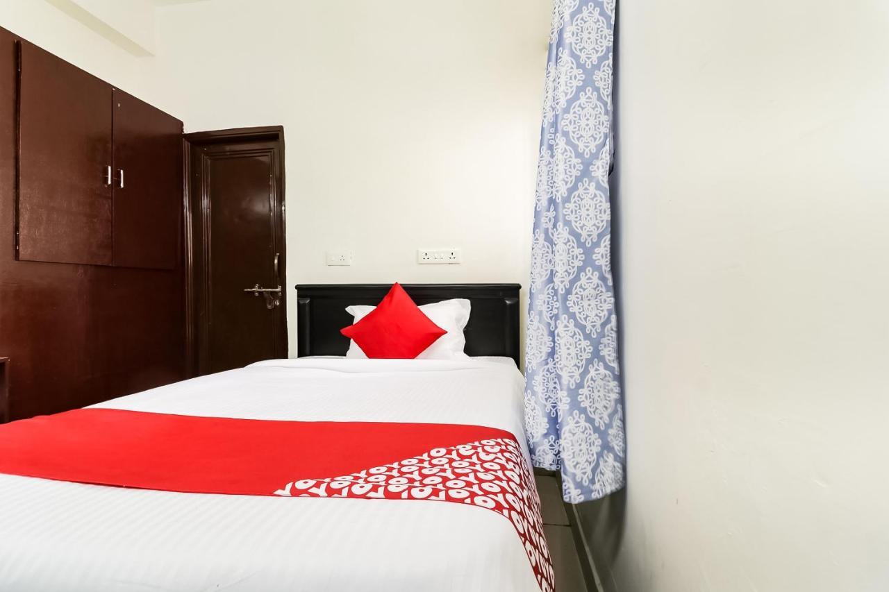 Hotel Oyo Victory Grand Tadepalle Exterior foto