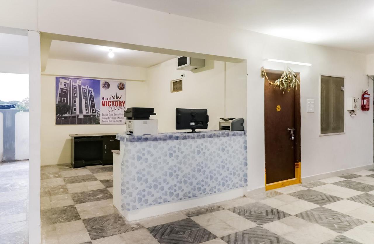 Hotel Oyo Victory Grand Tadepalle Exterior foto