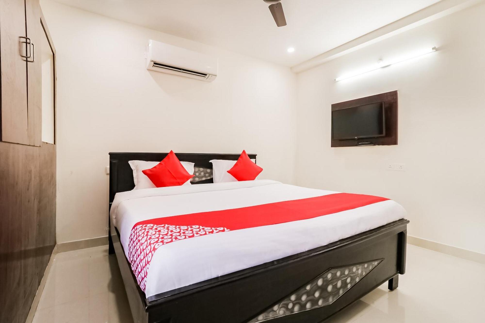 Hotel Oyo Victory Grand Tadepalle Exterior foto